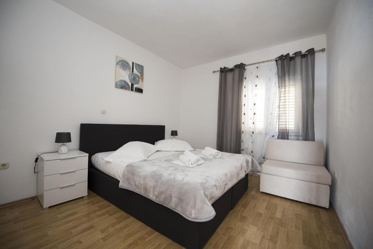 Apartments With A Parking Space Brela, Makarska - 16603 Экстерьер фото