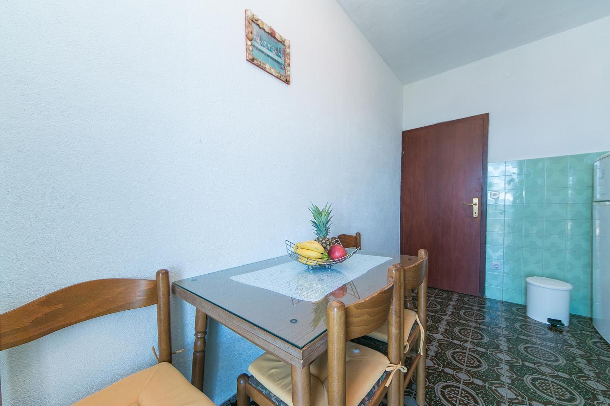 Apartments With A Parking Space Brela, Makarska - 16603 Номер фото