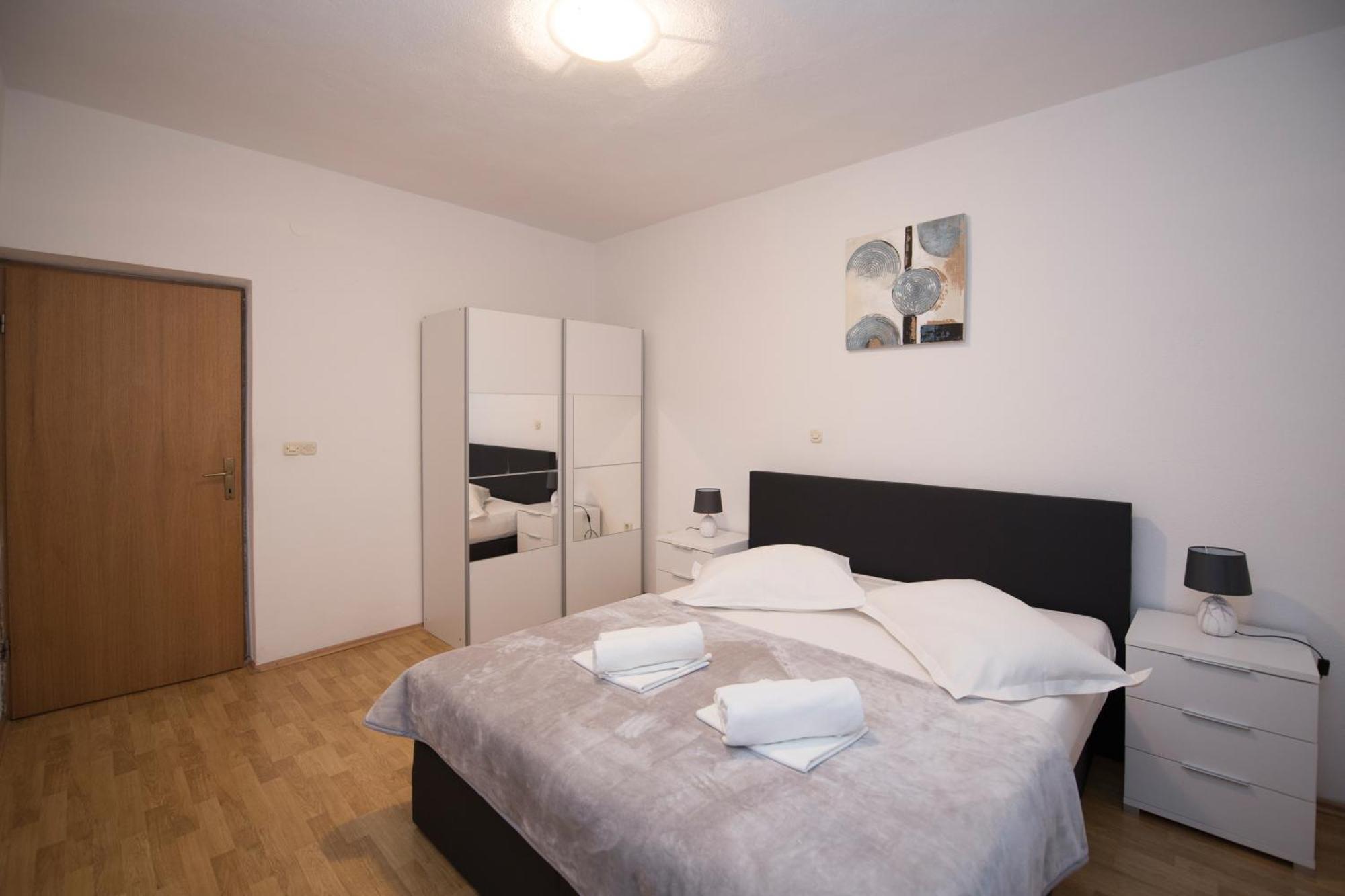 Apartments With A Parking Space Brela, Makarska - 16603 Номер фото
