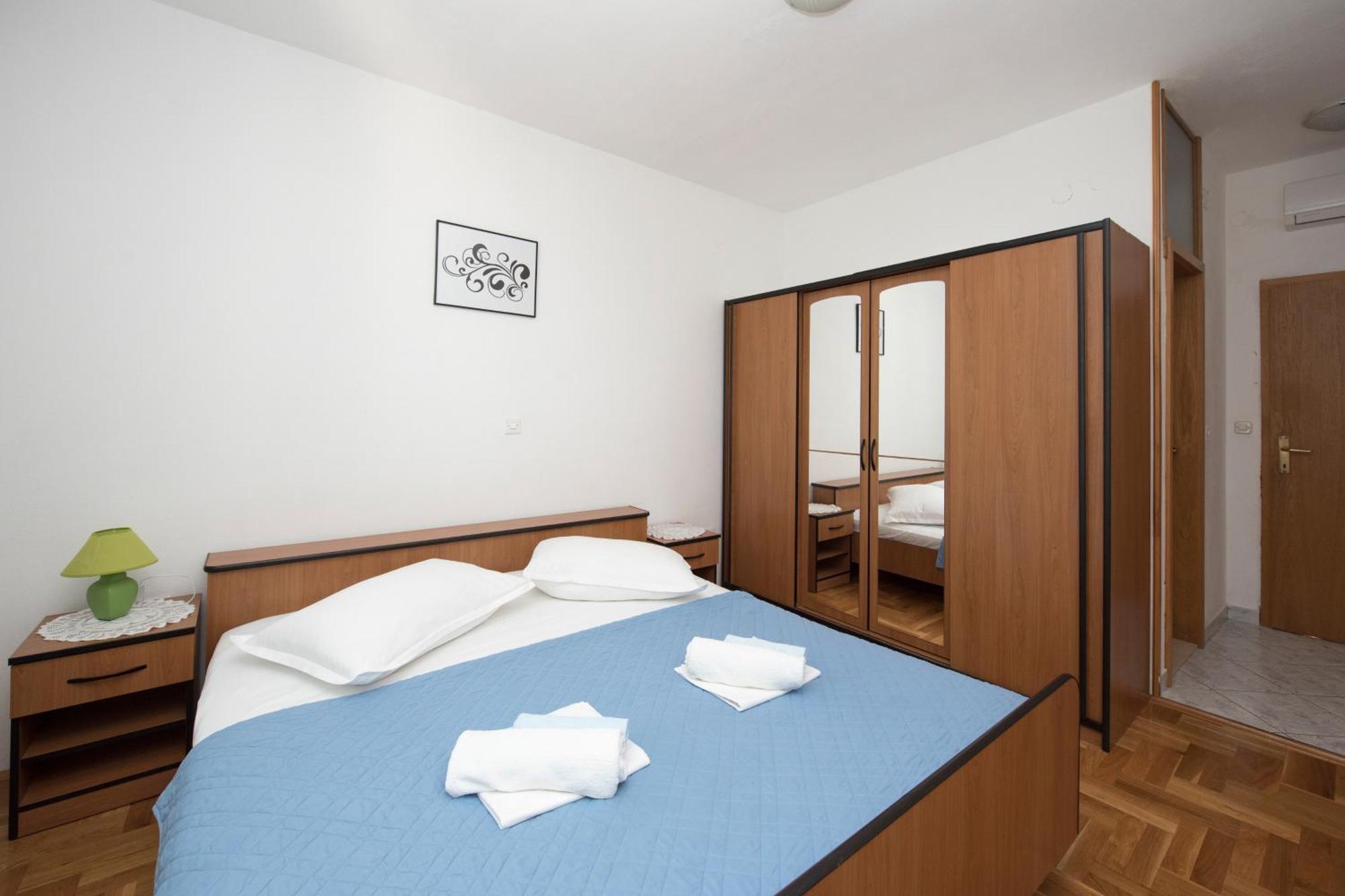 Apartments With A Parking Space Brela, Makarska - 16603 Номер фото