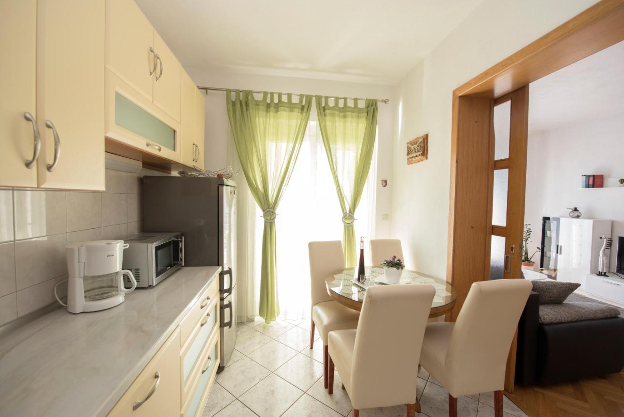 Apartments With A Parking Space Brela, Makarska - 16603 Номер фото