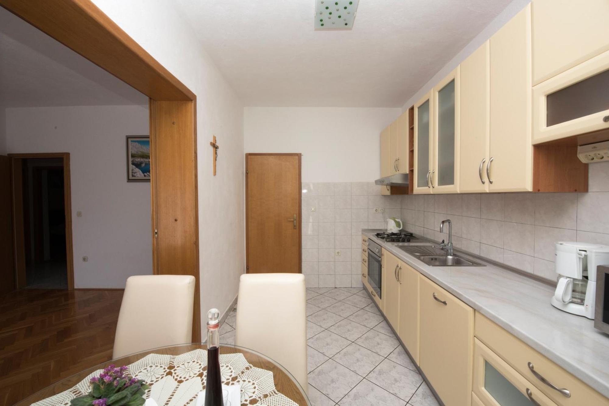 Apartments With A Parking Space Brela, Makarska - 16603 Номер фото