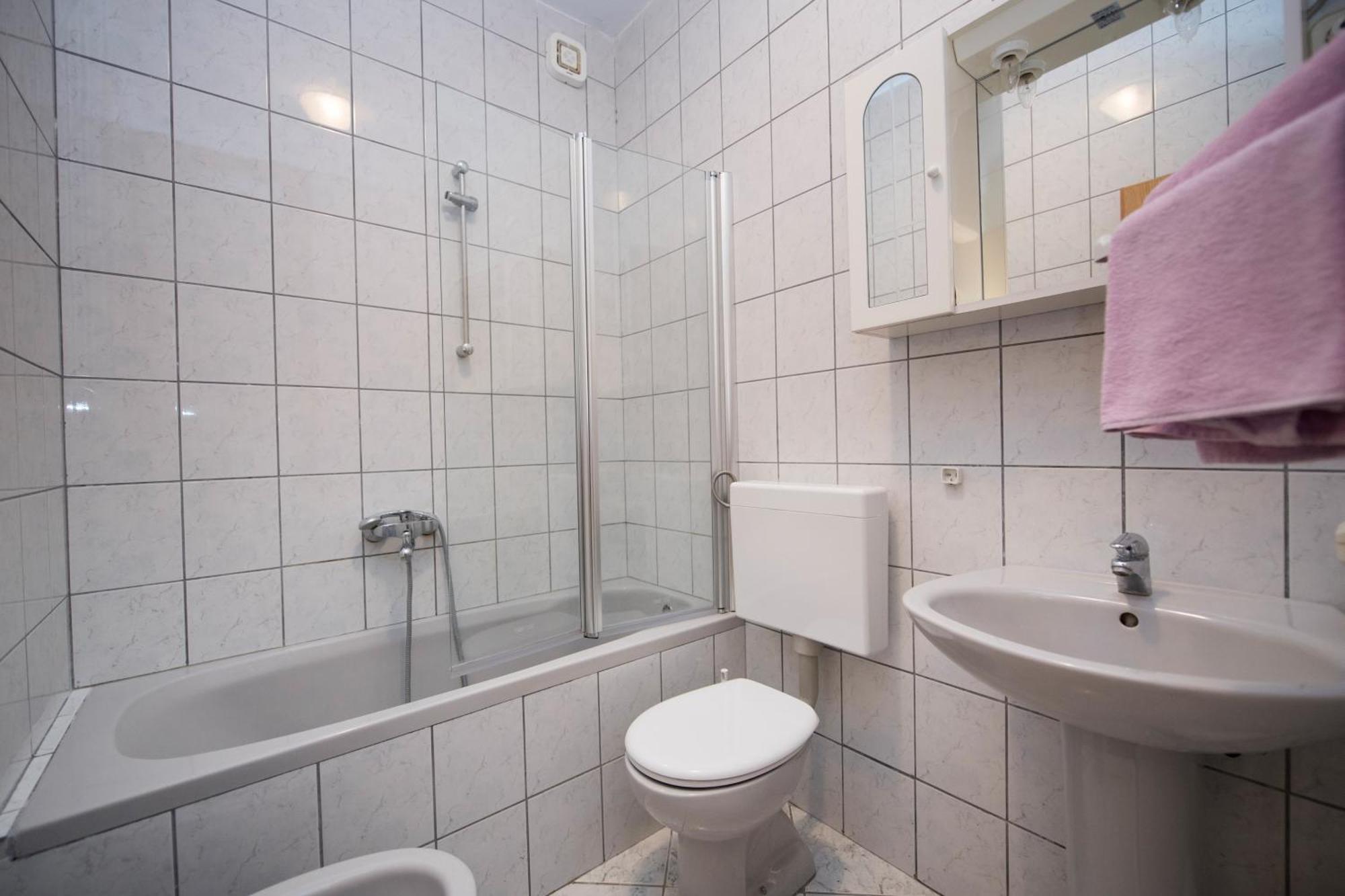 Apartments With A Parking Space Brela, Makarska - 16603 Номер фото